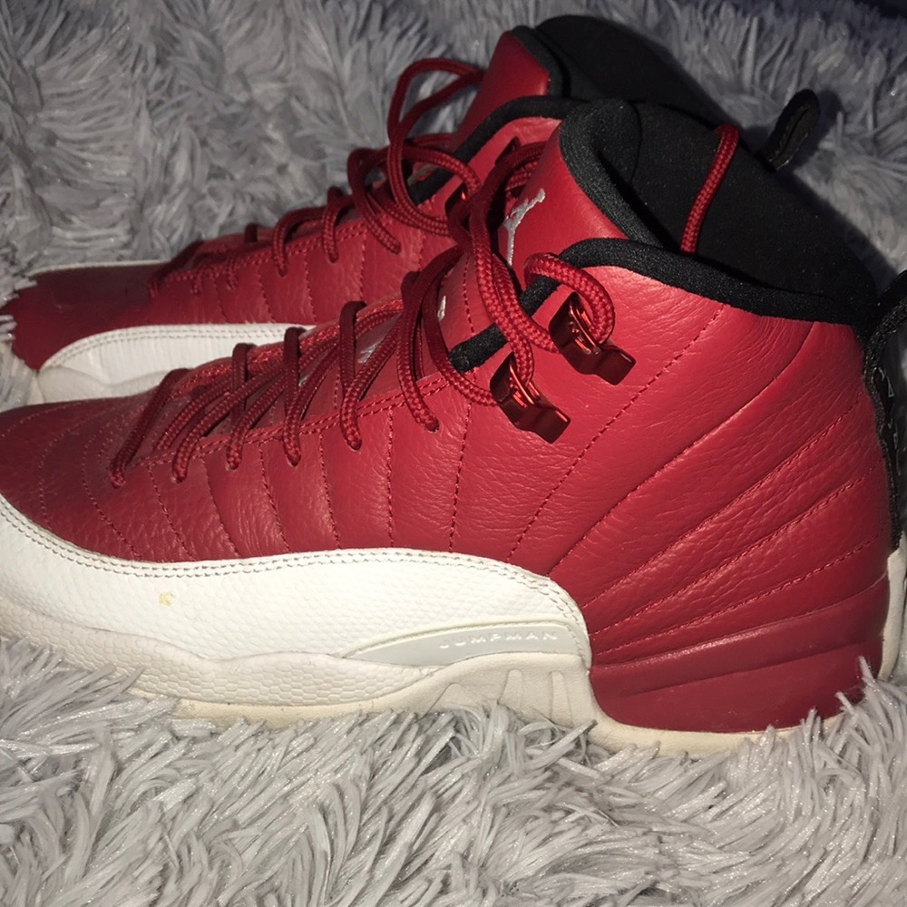 Air Jordan 12 Retro ‘Gym Reds - Picture 3 of 4